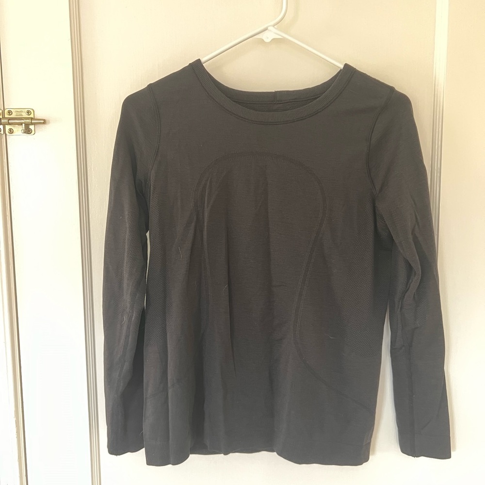 Black lululemon swiftly long sleeve